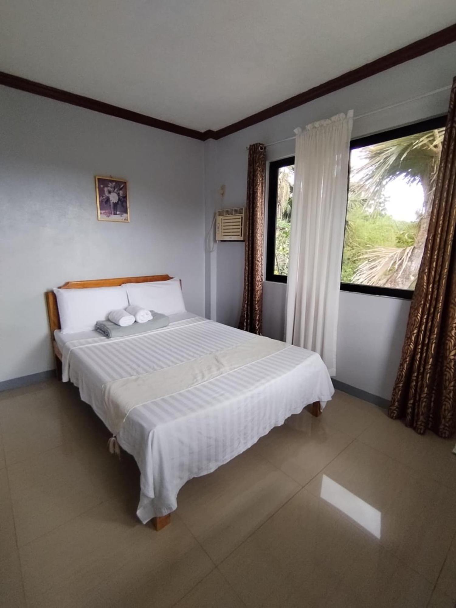 Villa Feliza Loboc Exteriör bild