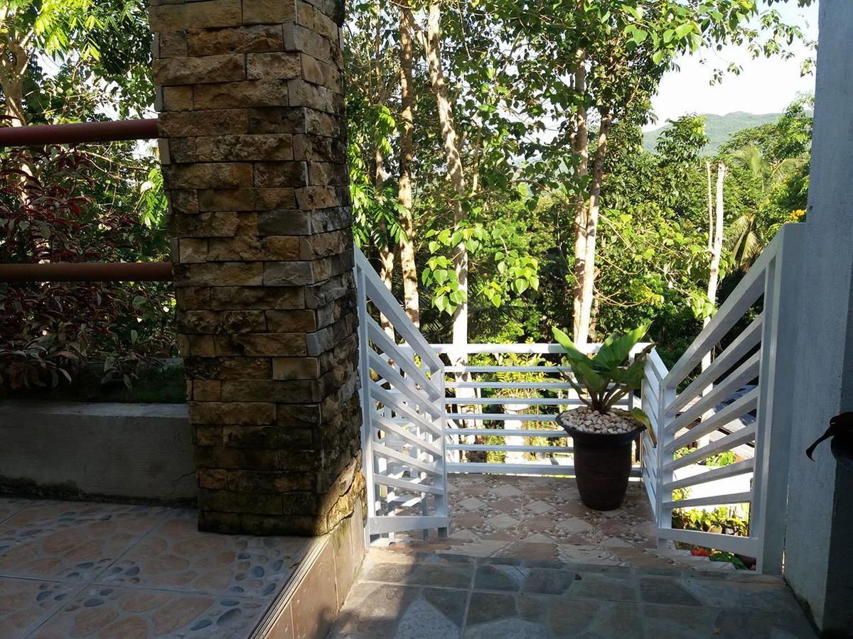 Villa Feliza Loboc Exteriör bild